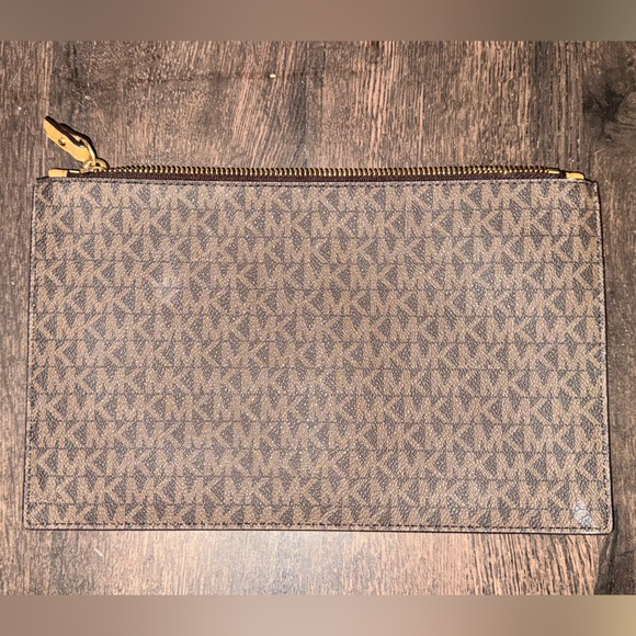 Michael Kors Handbags - Michael Kors Large Zip Clutch